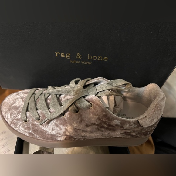 🔥 RB1 LOW-TOP VELVET LOW-TOP SNEAKERS IN DOVE VELVET🔥 - Picture 1 of 12